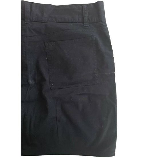 GAP Black Skirt - 1" Depth, 19" Height, 15" Length - Size 6 - Picture 6 of 6